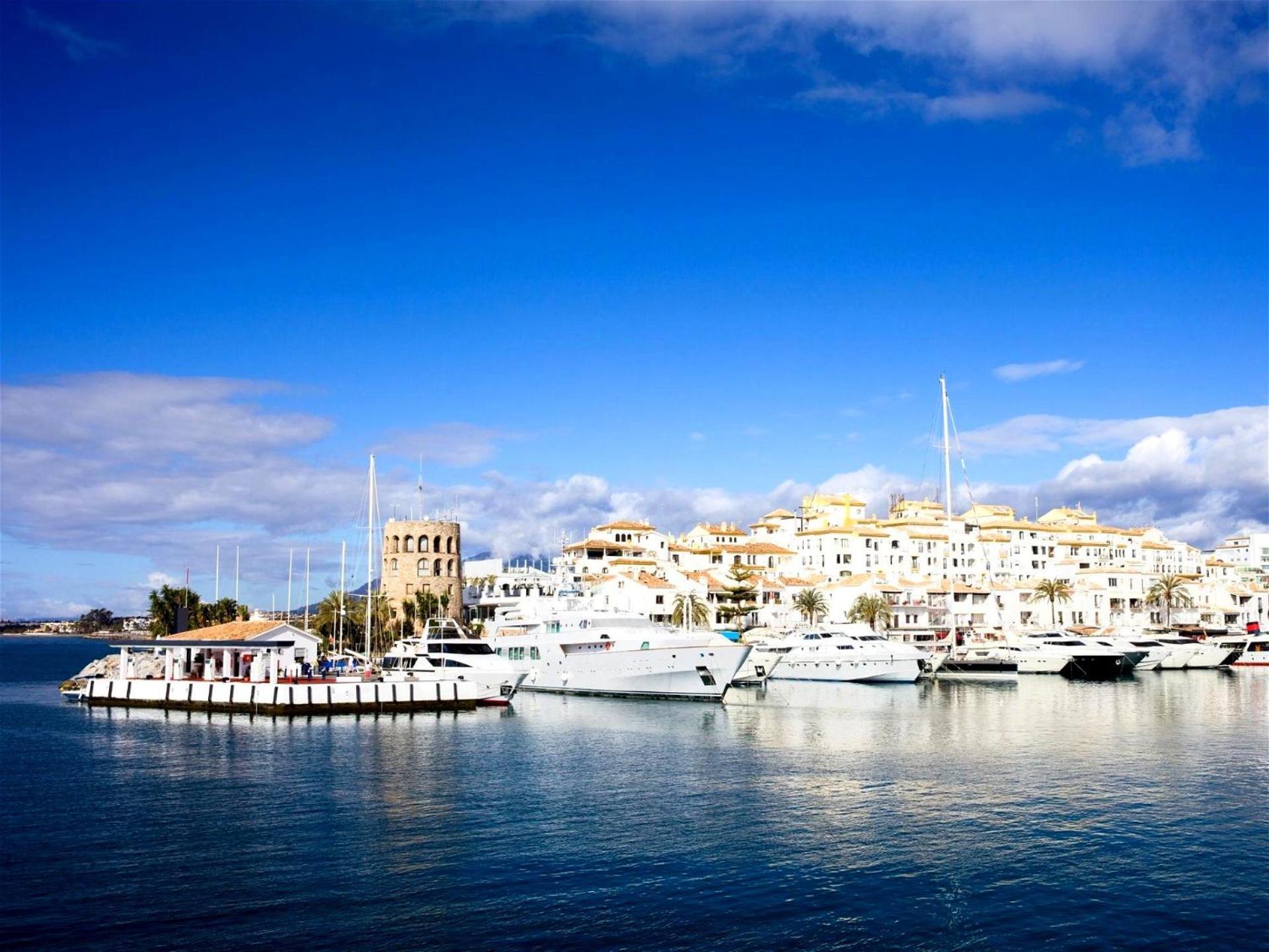 Harbour Heaven 2 Bed, 2 Bath Steps From Puerto Banus Marina And * Marbella
