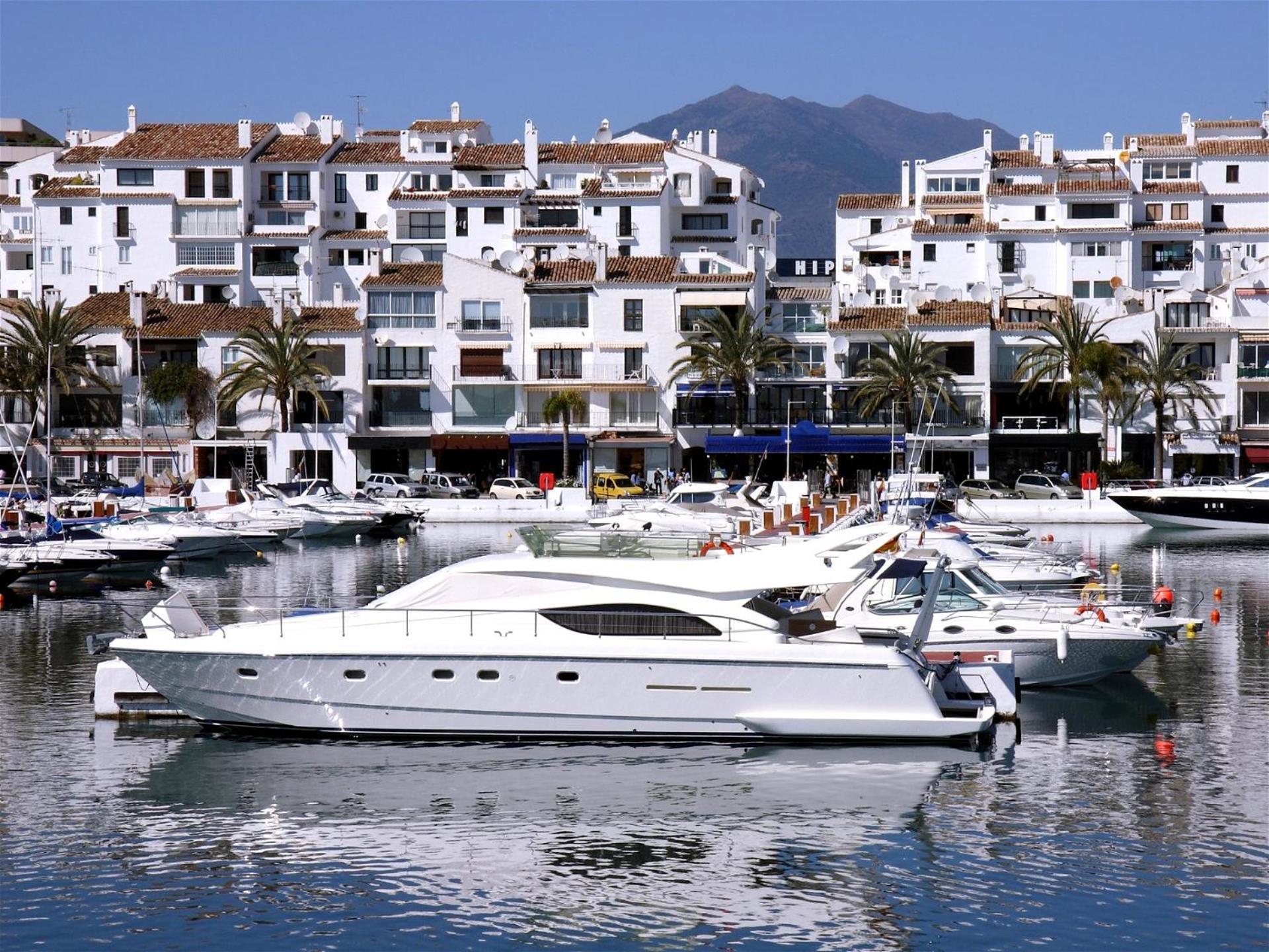 Apartment Harbour Heaven 2 Bed, 2 Bath Steps From Puerto Banus Marina And Marbella