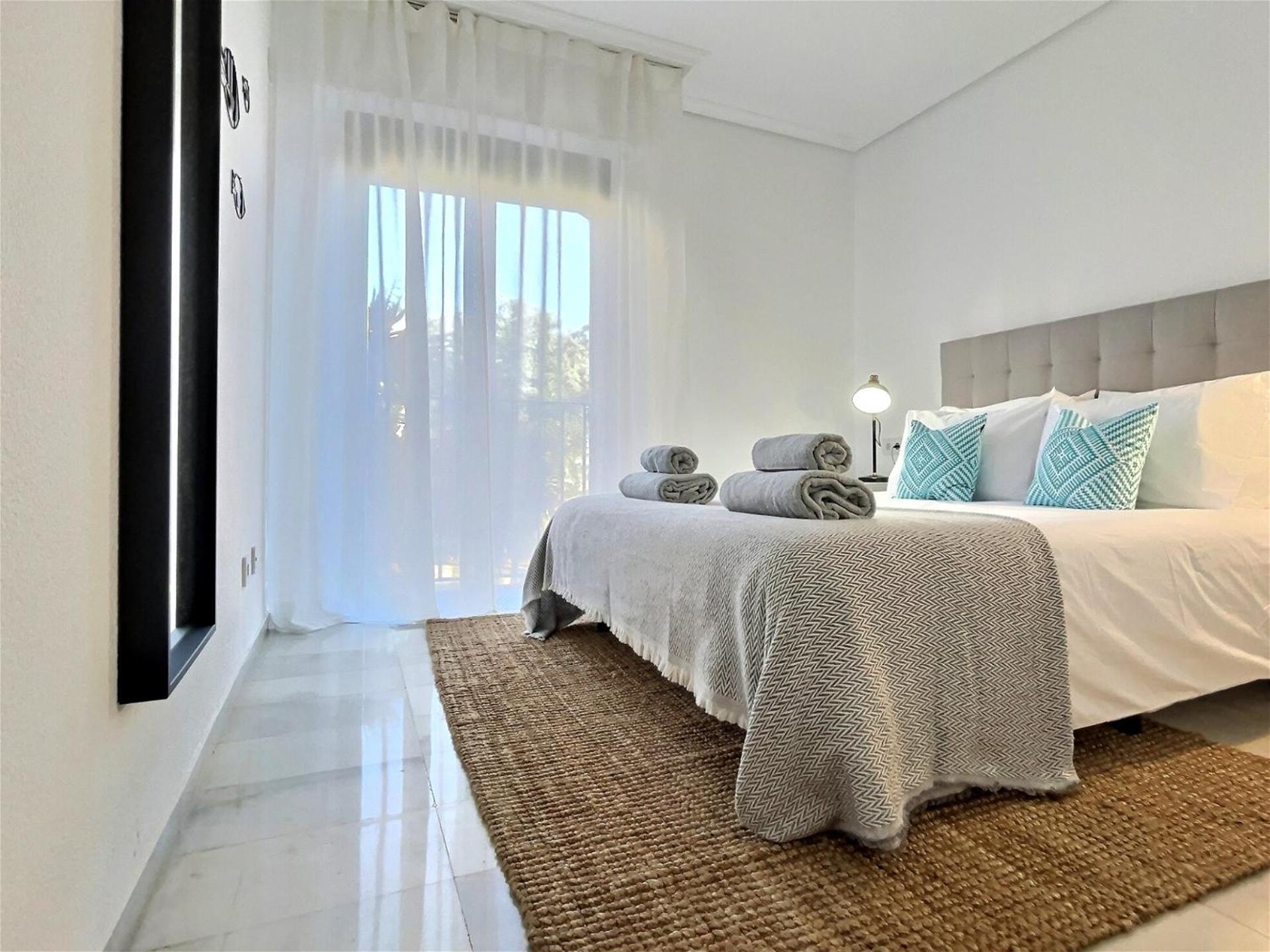 Harbour Heaven 2 Bed, 2 Bath Steps From Puerto Banus Marina And * Marbella