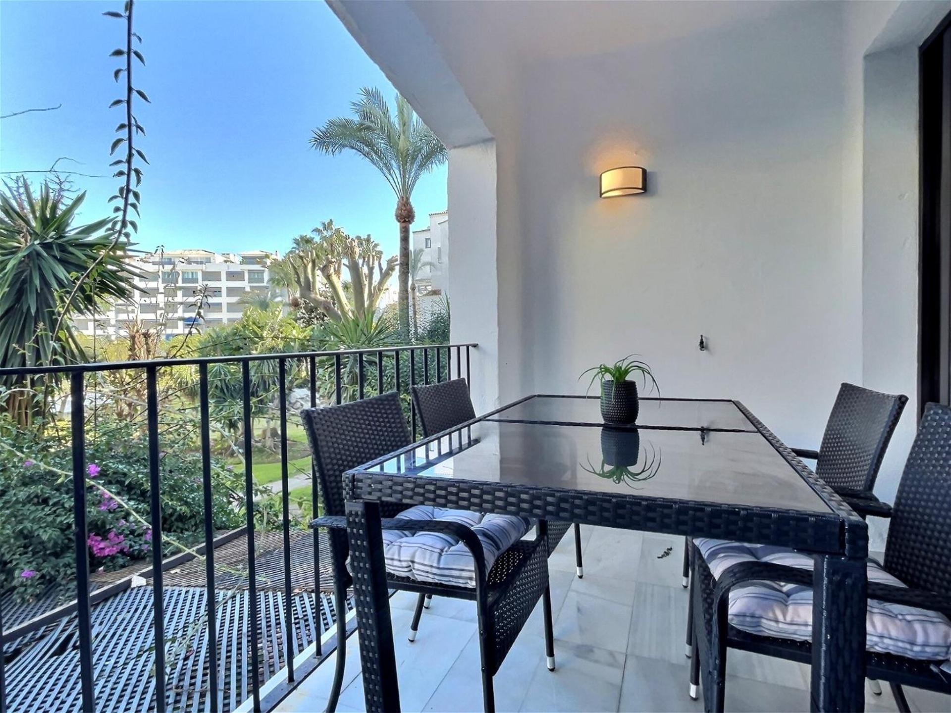 Apartment Harbour Heaven 2 Bed, 2 Bath Steps From Puerto Banus Marina And Marbella