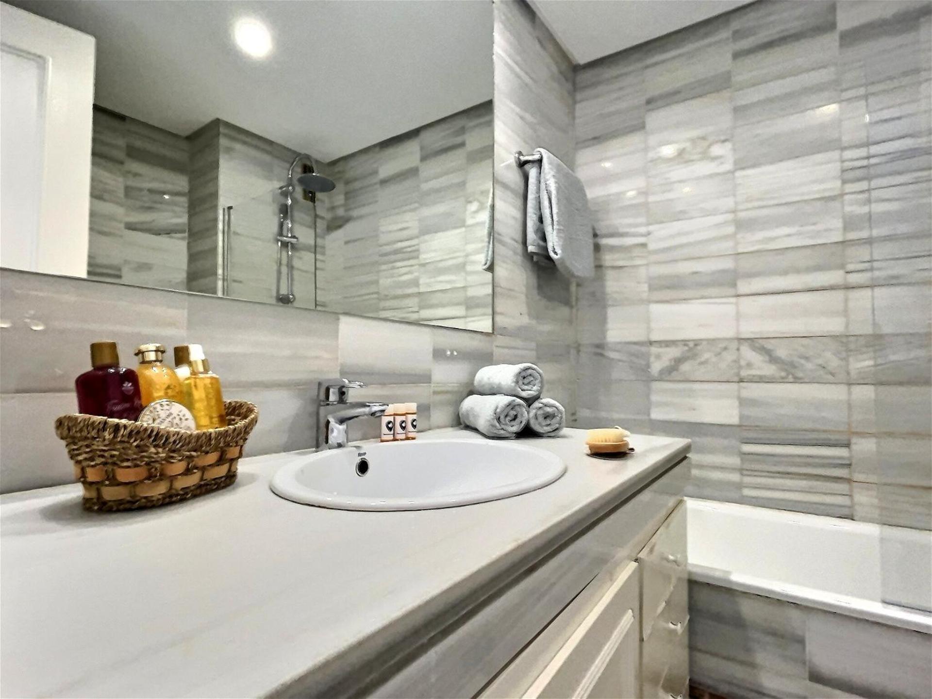 Apartment Harbour Heaven 2 Bed, 2 Bath Steps From Puerto Banus Marina And *